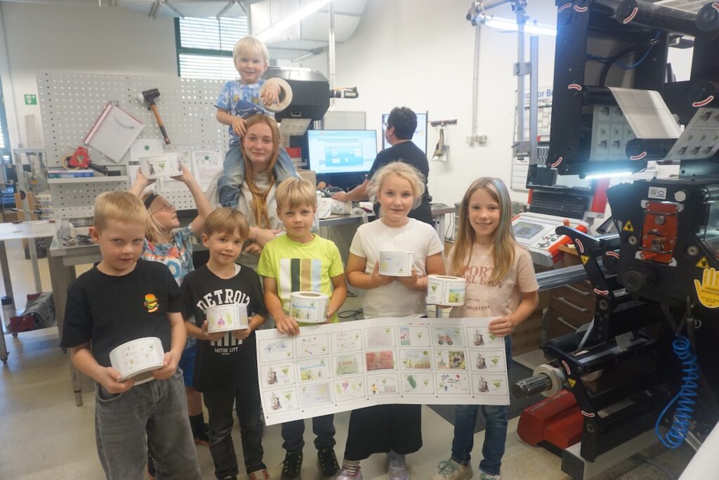 KiWi-Kinder zu Gast bei der Druckerei CCL Label Trittenheim GmbH