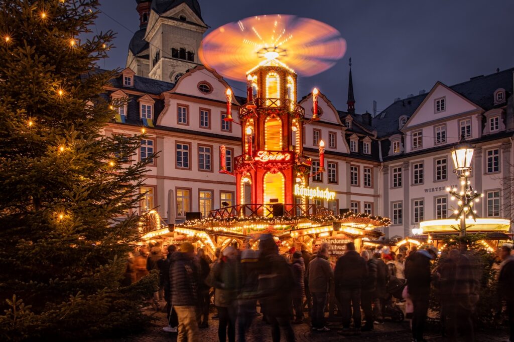 Koblenzer Weihnachtsmarkt: Zwischen Lichterglanz und Winzerglühwein